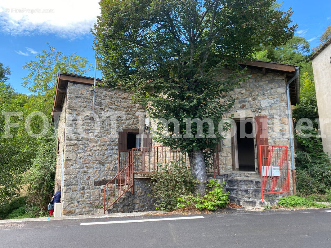Maison à SAINT-CIERGE-SOUS-LE-CHEYLARD