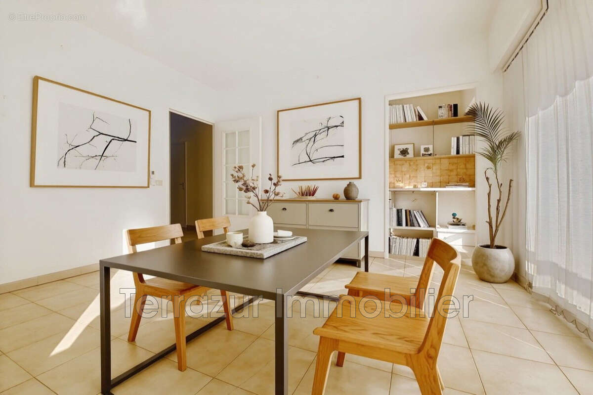 Appartement à VALLAURIS