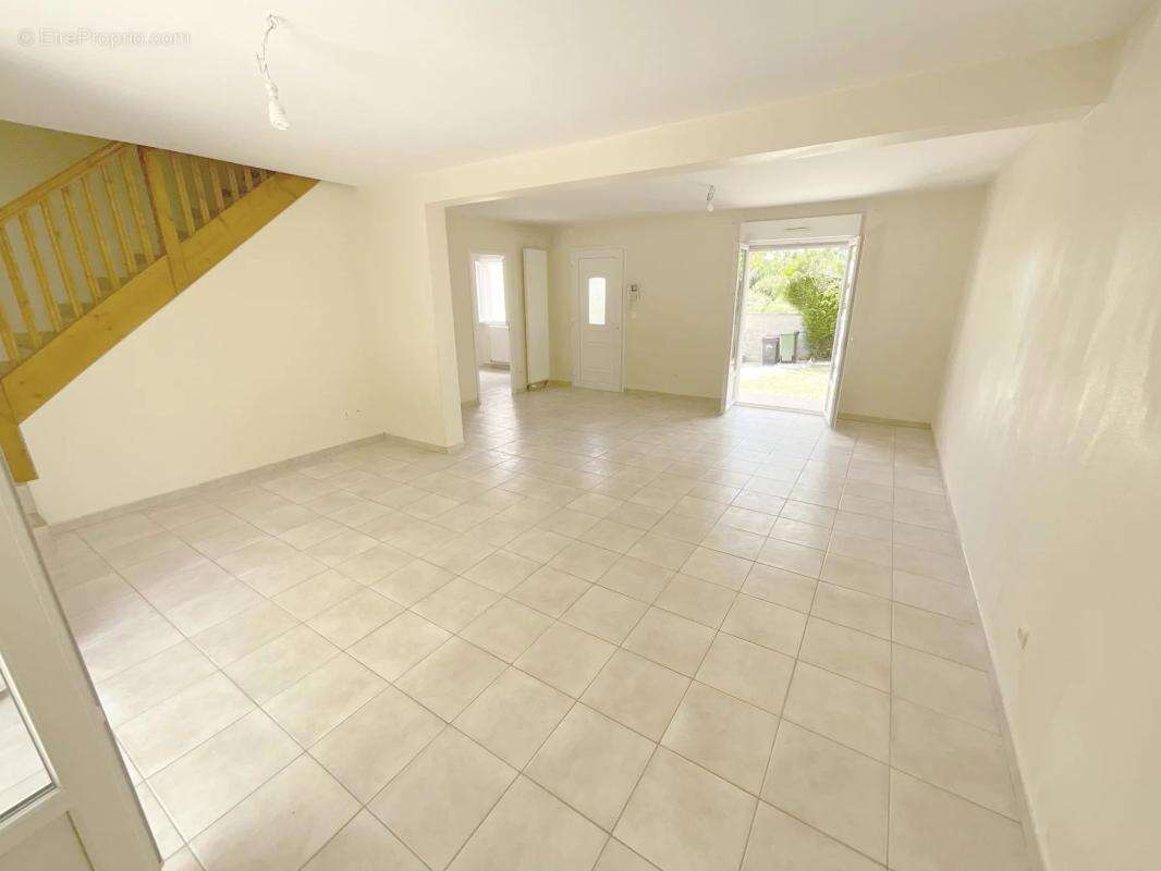 Maison à SAINT-JULIEN-LES-VILLAS