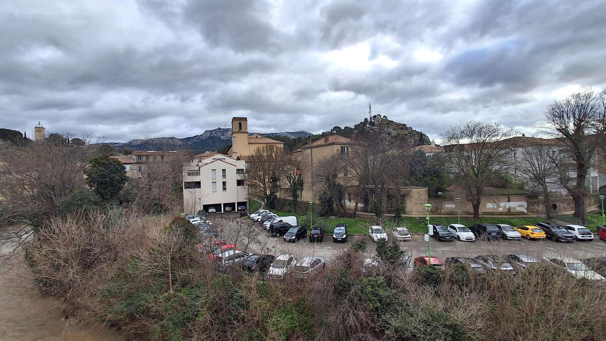Appartement à ROQUEVAIRE