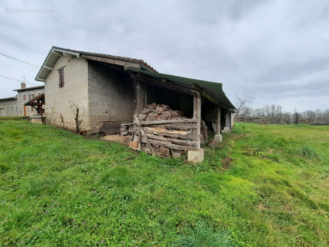 Maison à LA ROCHE-CHALAIS
