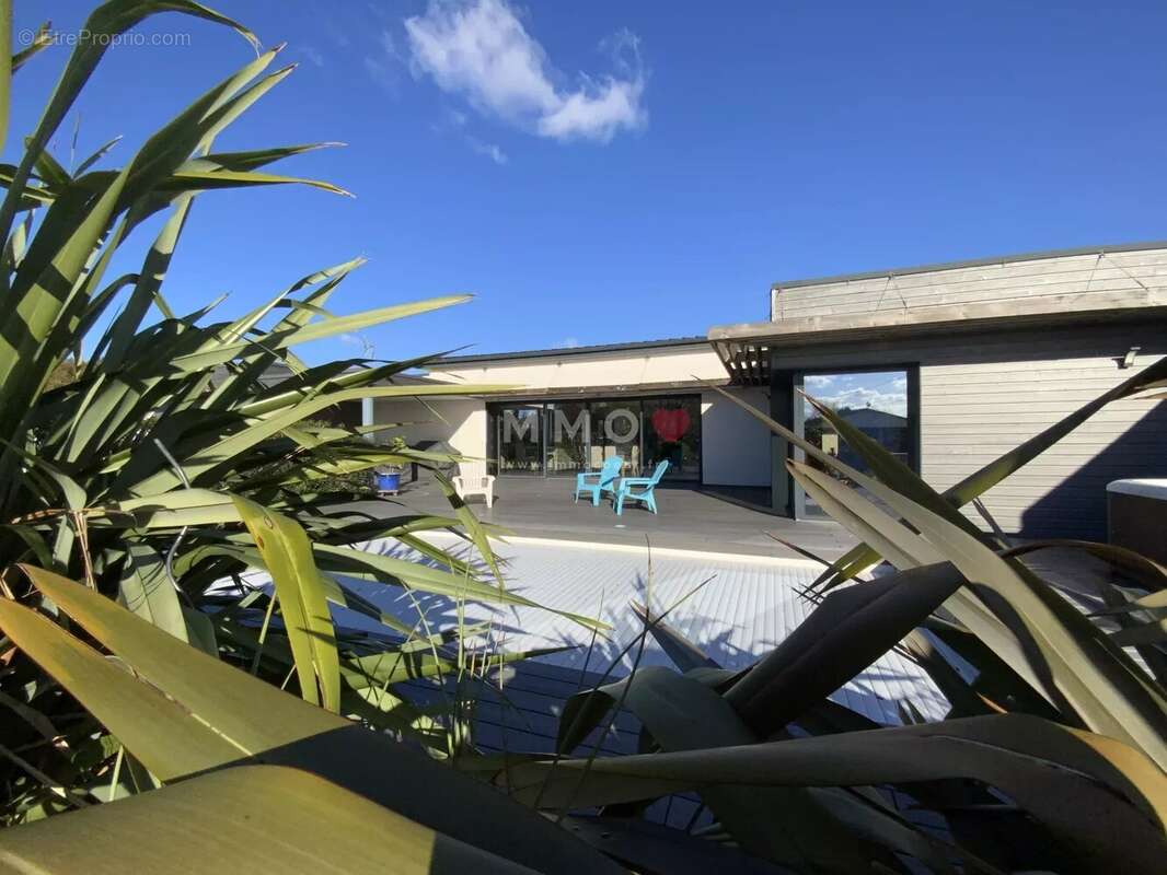 Maison contemporaine lumineuse avec piscine et jardin paysagé - photo 19