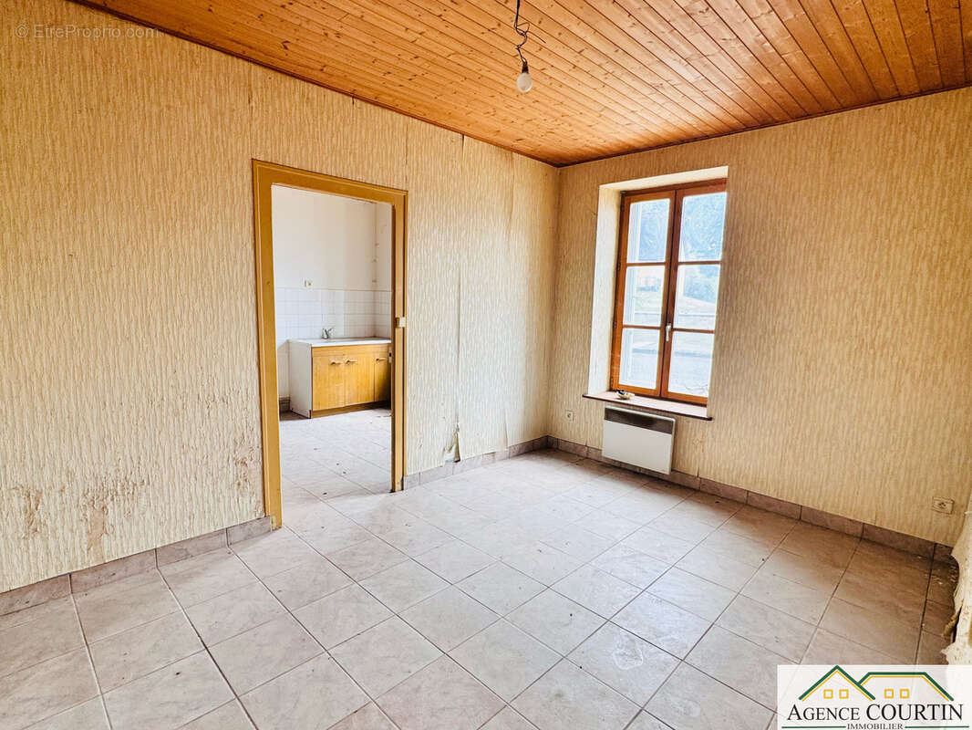 Ensemble immobilier   3 logements existants   Centre-ville de Louhans terrain d'environ 2000 m2 - photo 25