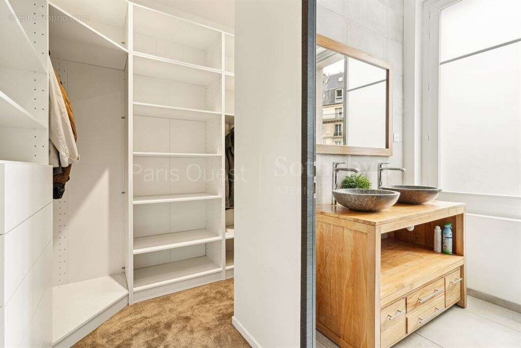 Appartement à PARIS-17E