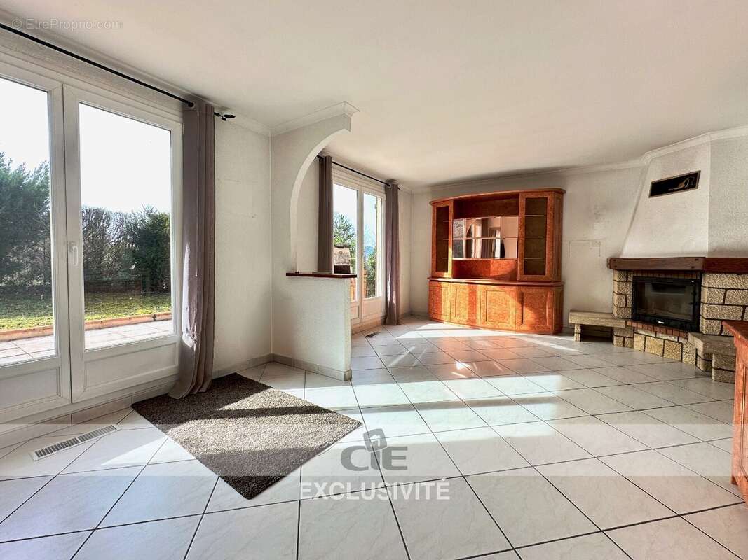 Maison à COLLONGES-SOUS-SALEVE