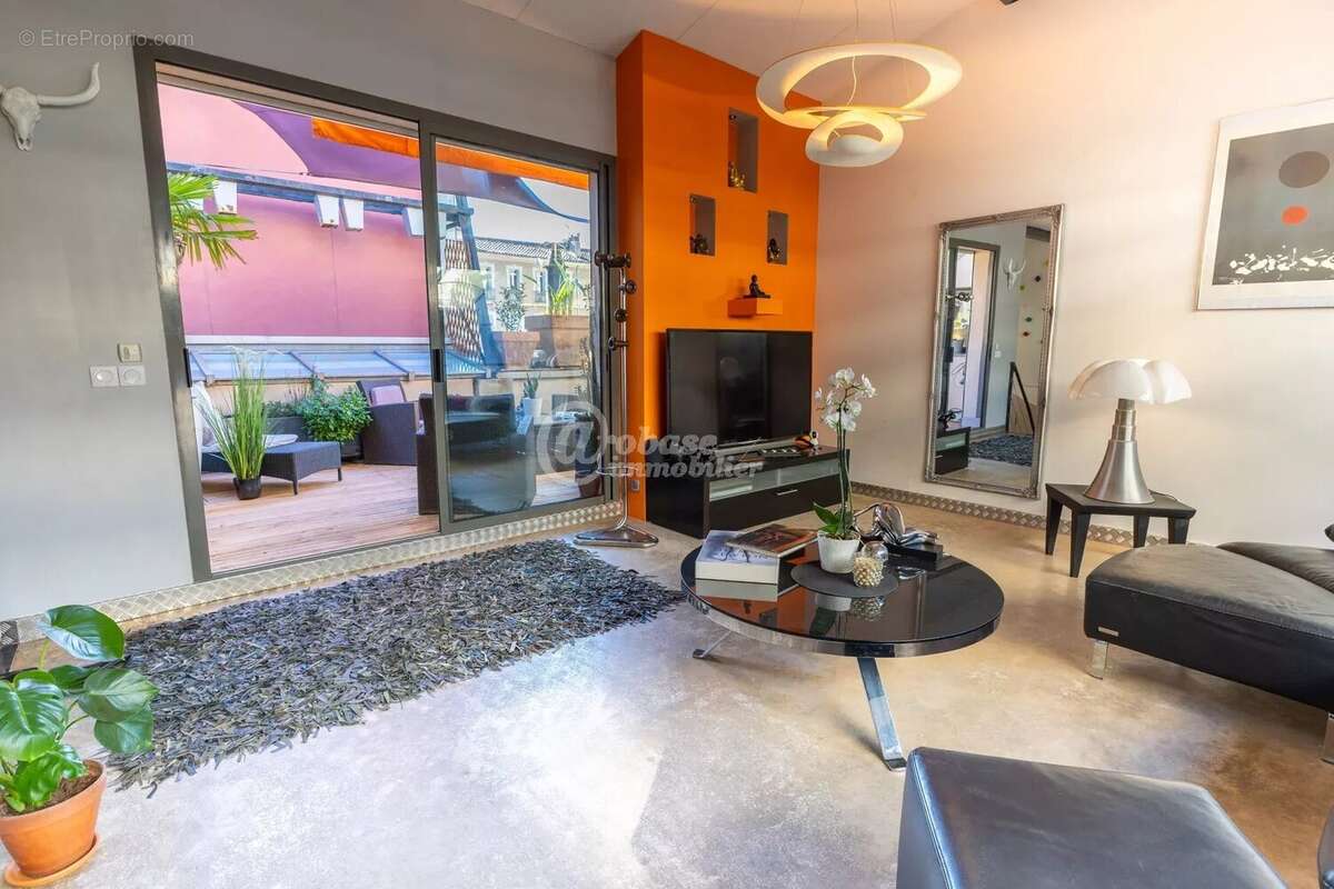 Appartement à MARSEILLE-1E