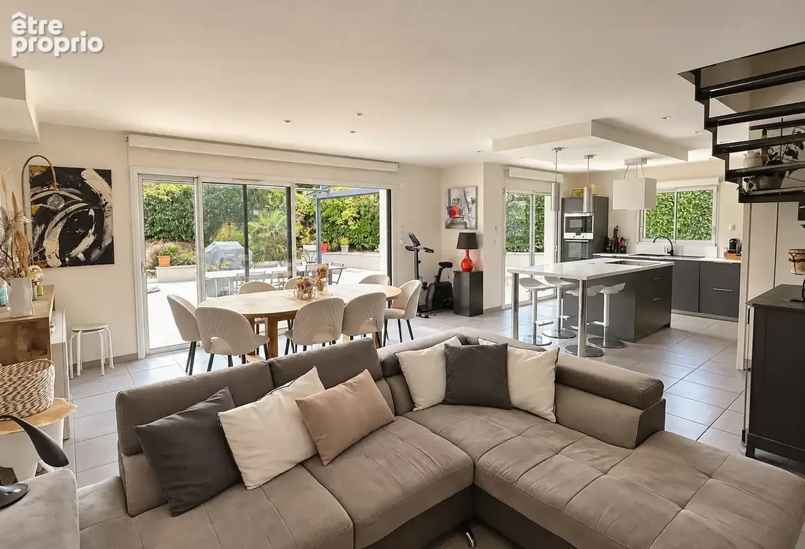 Exclusivite soucieu-en-jarrest maison contemporaine avec piscine - photo 4