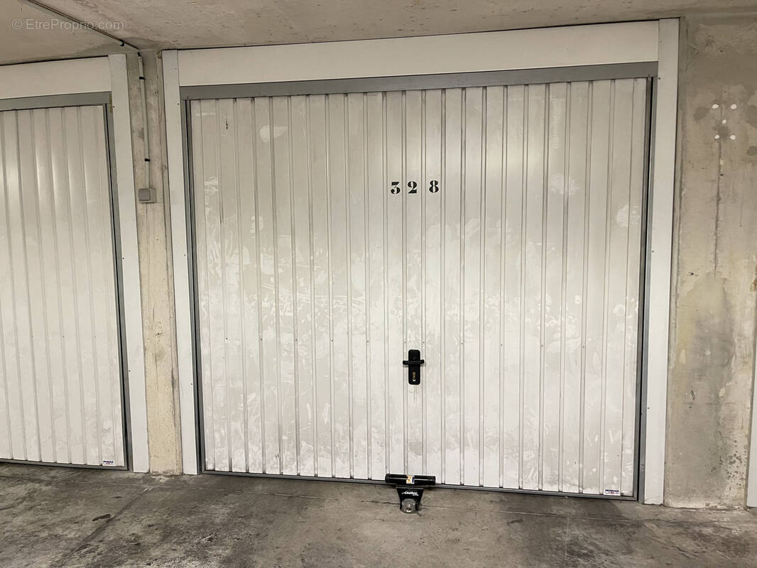 Parking à MARSEILLE-8E