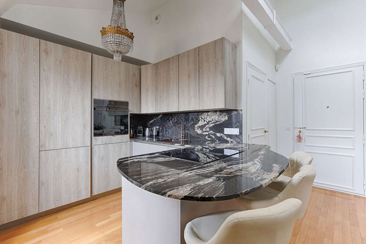 Appartement à PARIS-8E