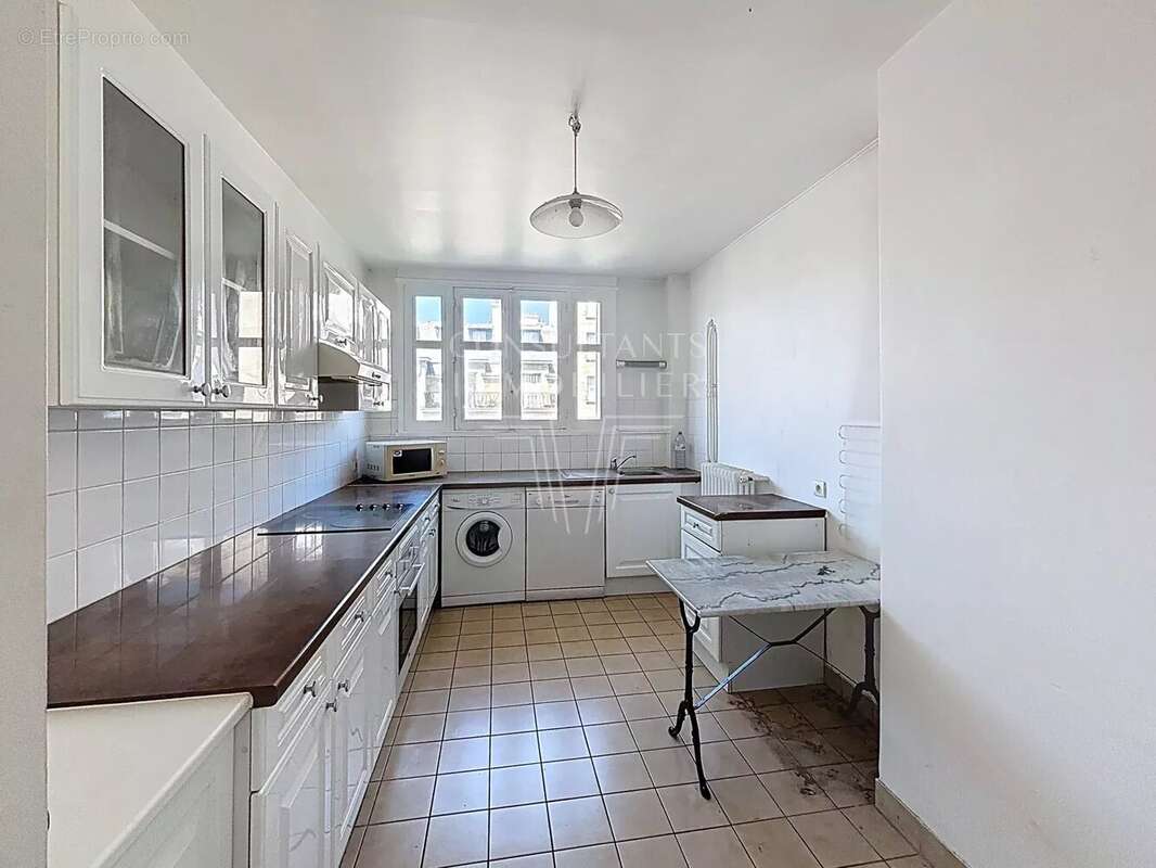 Appartement à PARIS-16E