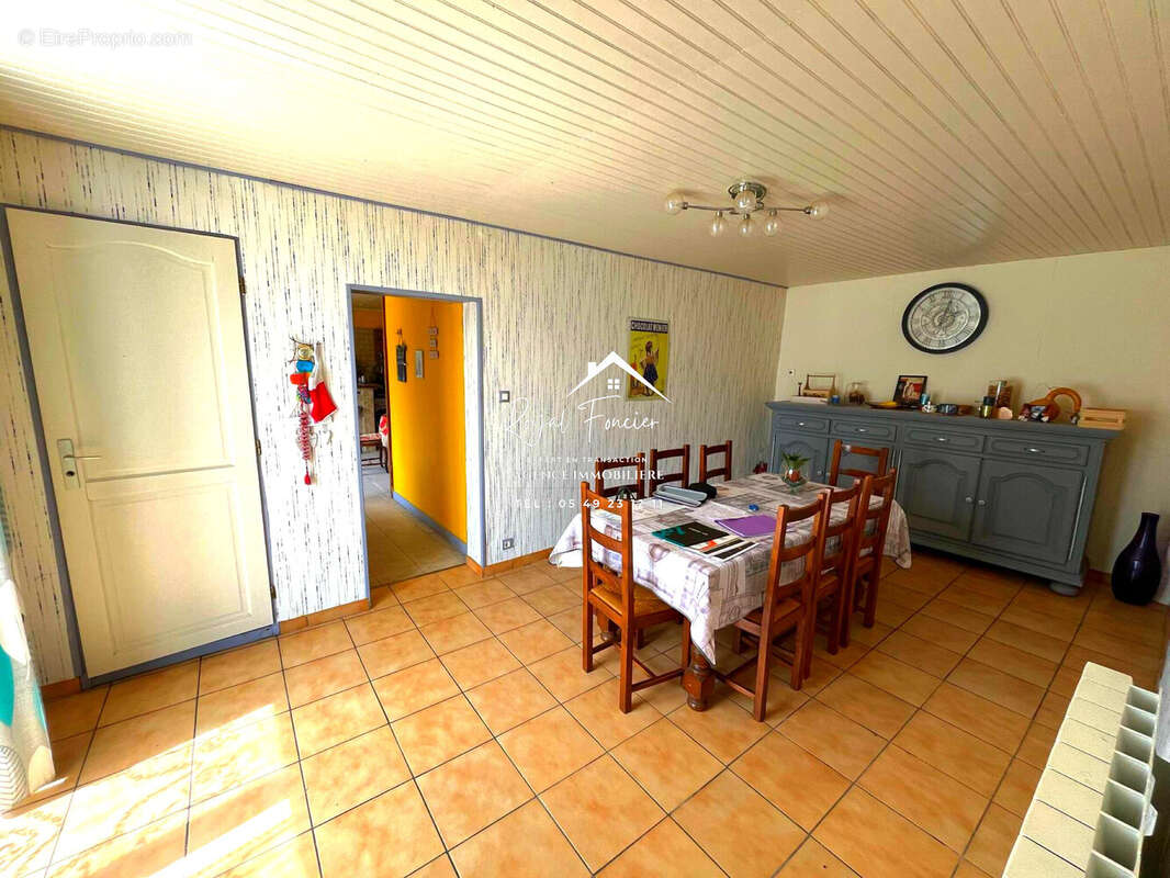 Salle à manger - Maison à L&#039;ILE-BOUCHARD