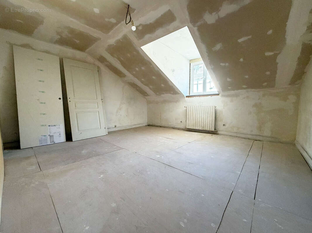 Adresse rare : Rue du Jard, Particulier Rémois à rénover - photo 12