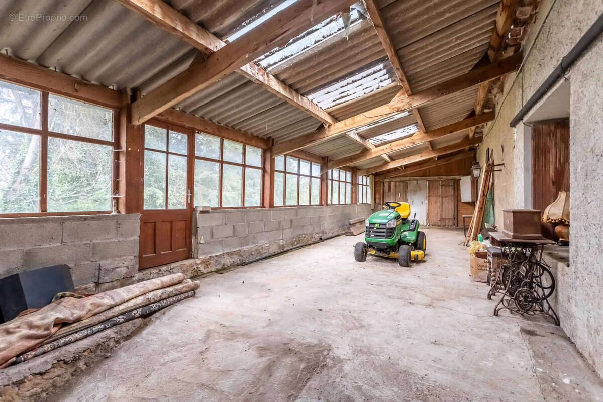 Stone property for renovation - photo 26
