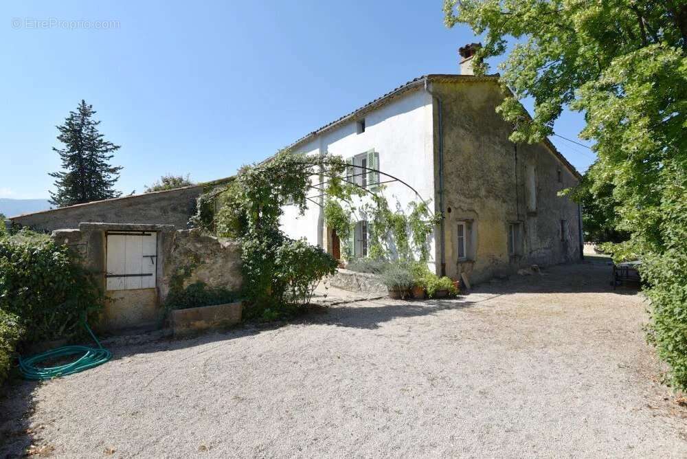 Maison à TOURRETTES