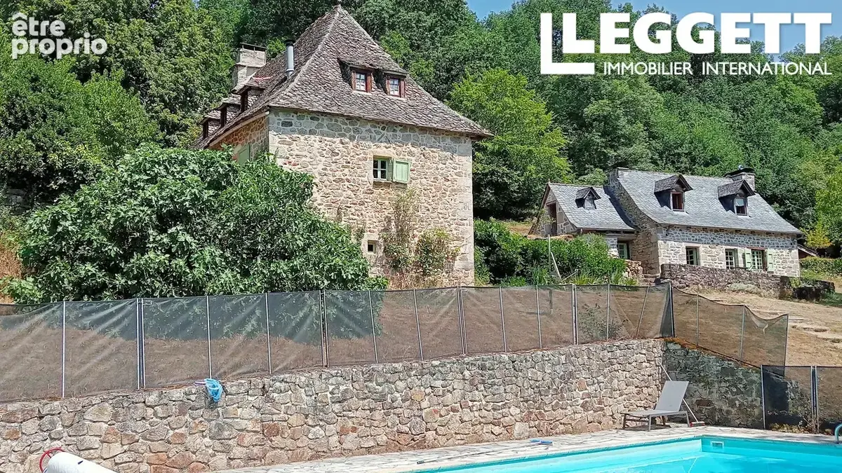 Rare! 2 maisons de caractère à rafraichir avec grange et dépendance sur 13ha. Piscine, vue somptueuse, calme! - photo 2
