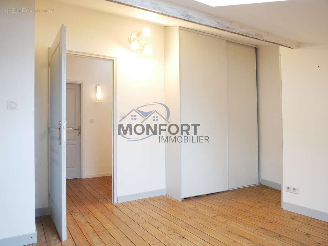 Maison de ville en pierre rénovée   5 chambres (ou 4 + bureau), jardin avec cuisine d’été   157 m2 - photo 15