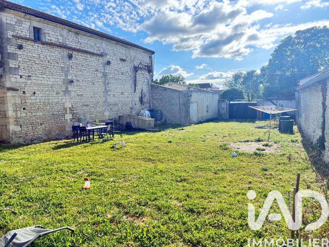Maison 263 m² à Sainte-Lheurine  - photo 6