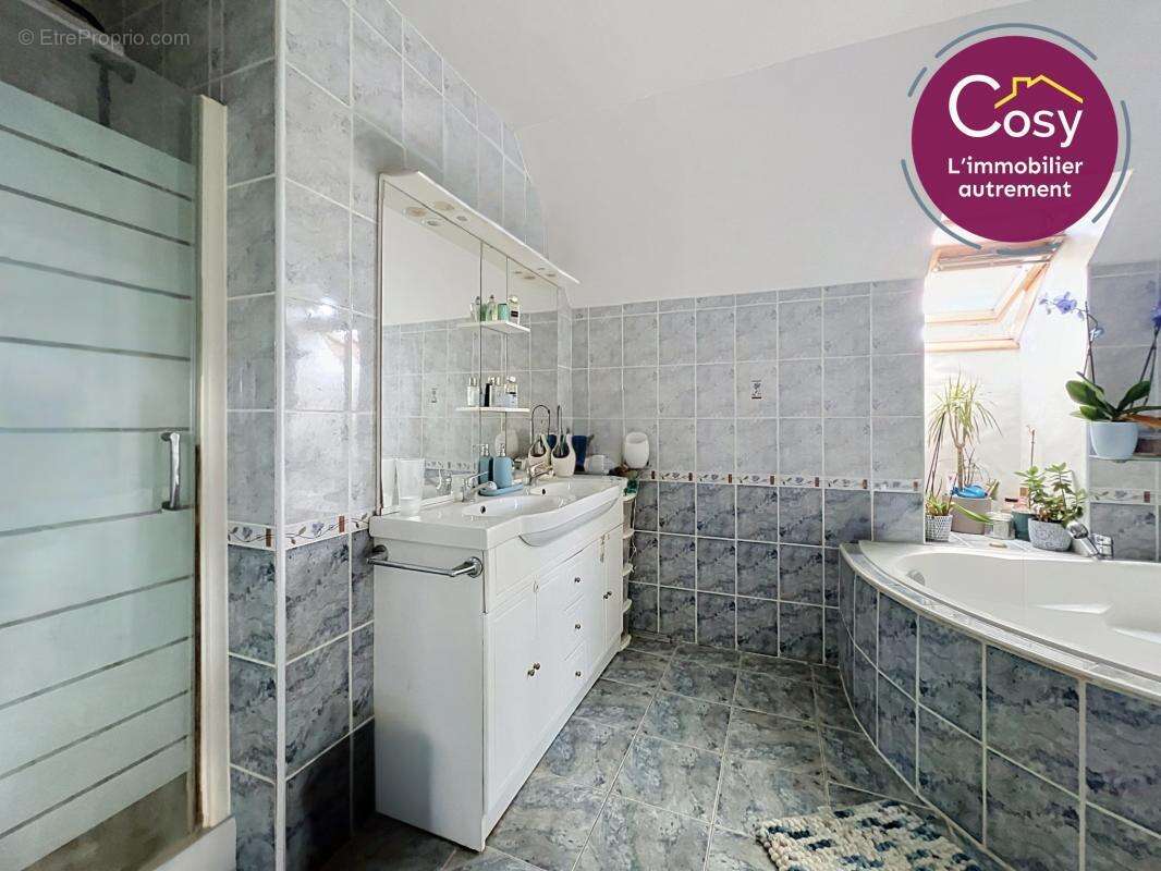 À découvrir sans tarder ! Belle maison familiale de 148 m2 s - photo 7