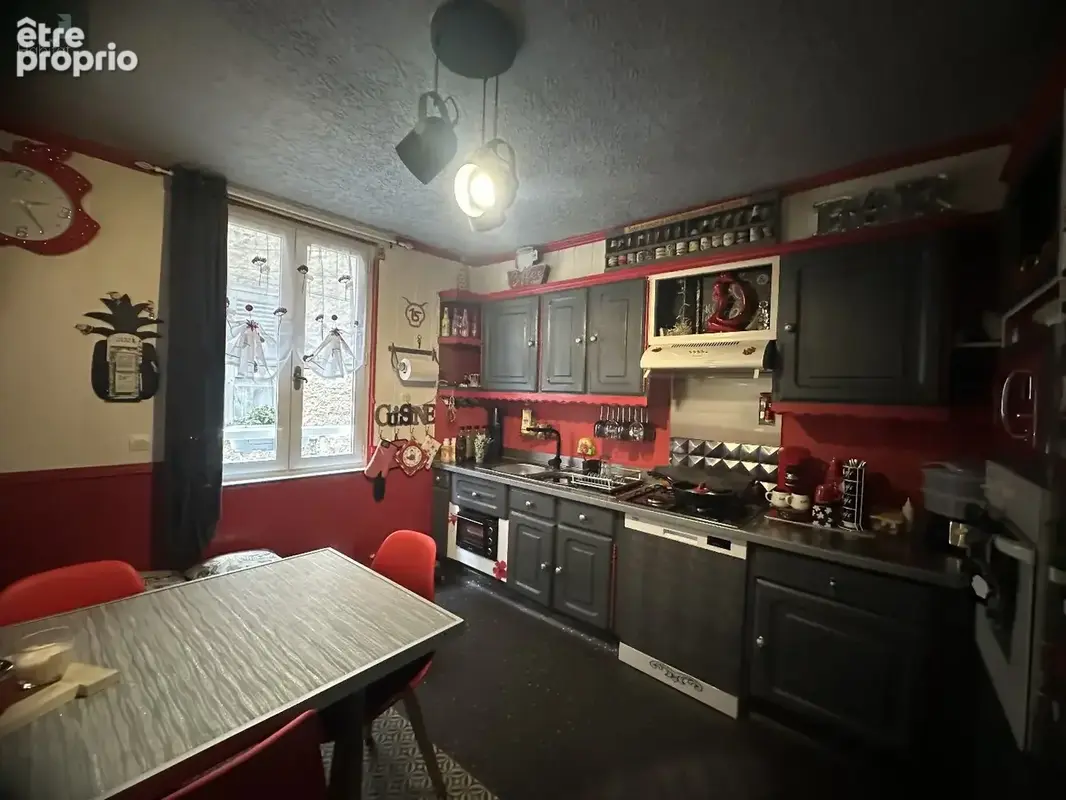 Centre ville, maison T4, habitable sur deux niveaux . - photo 3