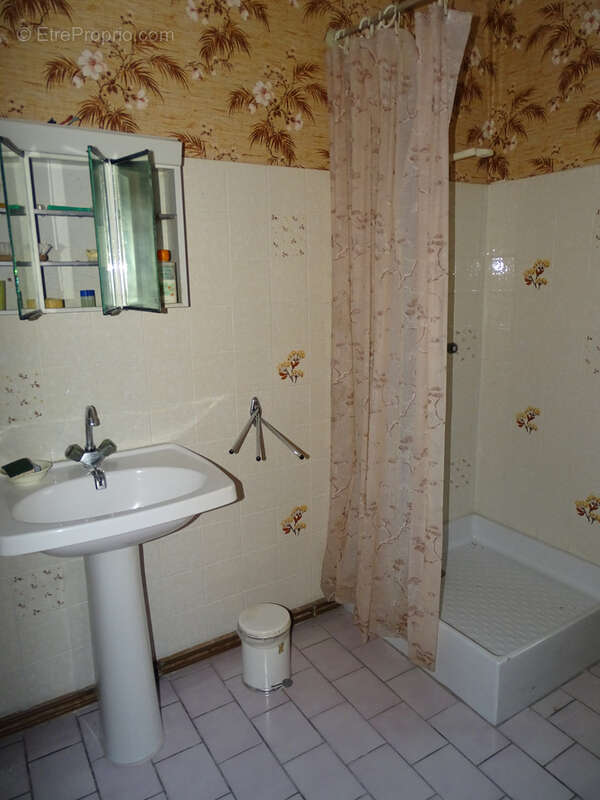 Maison à LES RICEYS