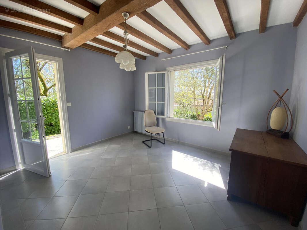 CH 1 - Maison à MONTMOREAU-SAINT-CYBARD