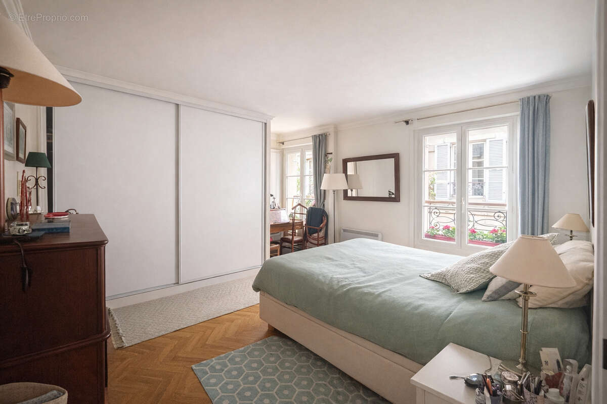 Appartement à LEVALLOIS-PERRET