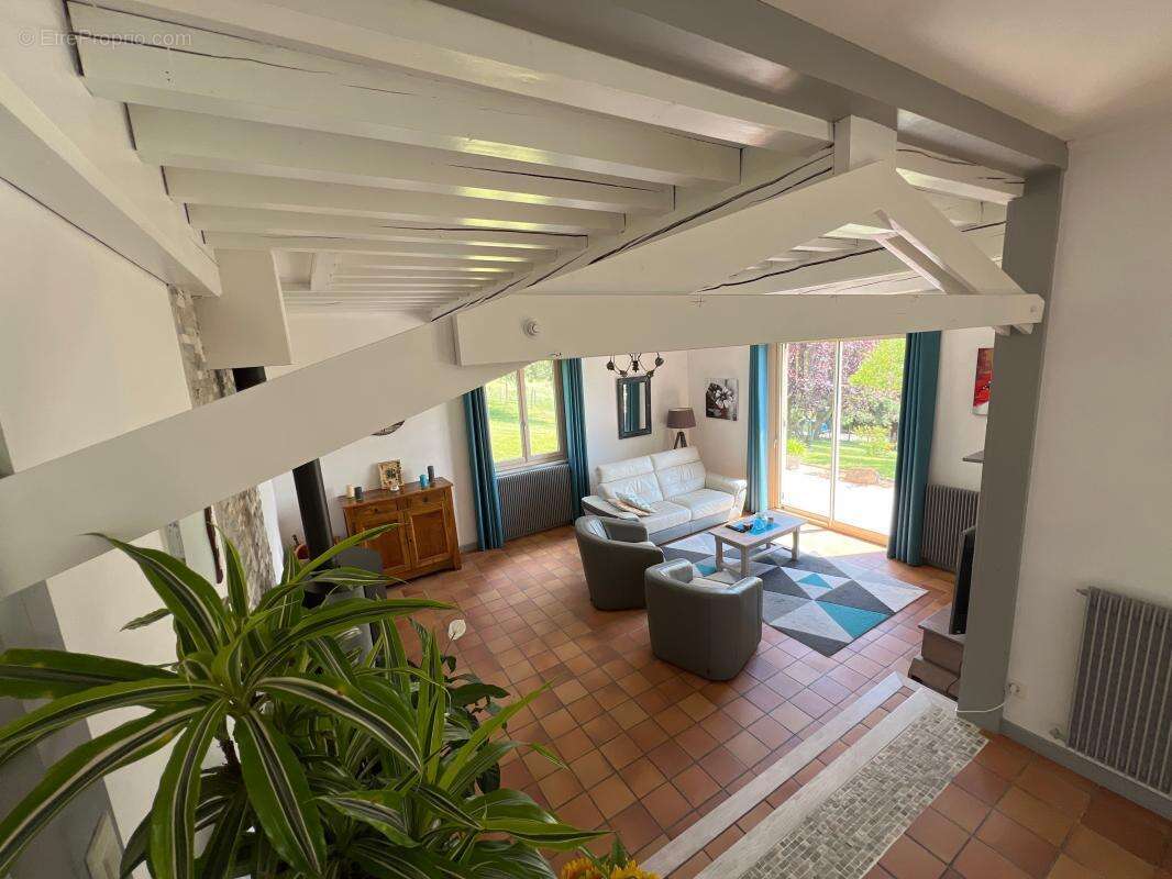 Maison à MONTROTTIER