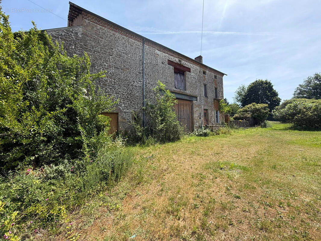 Maison à SAINT-SORNIN-LEULAC