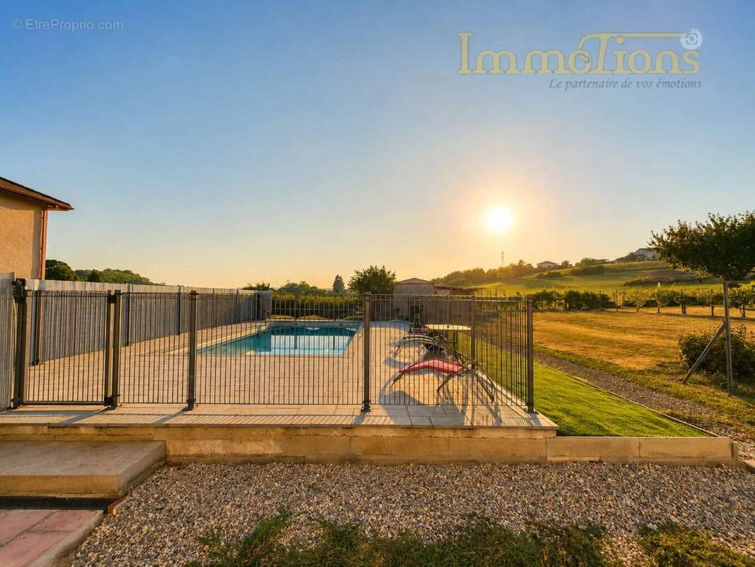 Maison familiale 189 m² avec piscine, garage de 82 m² et vue dégagée - photo 3