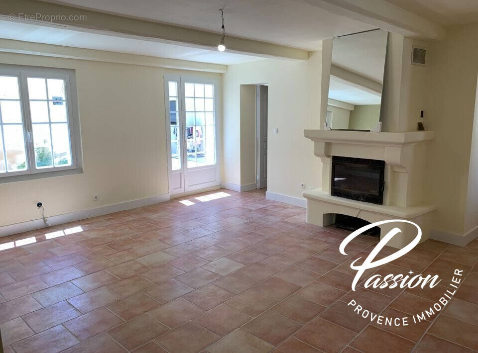 Appartement à MAILLANE