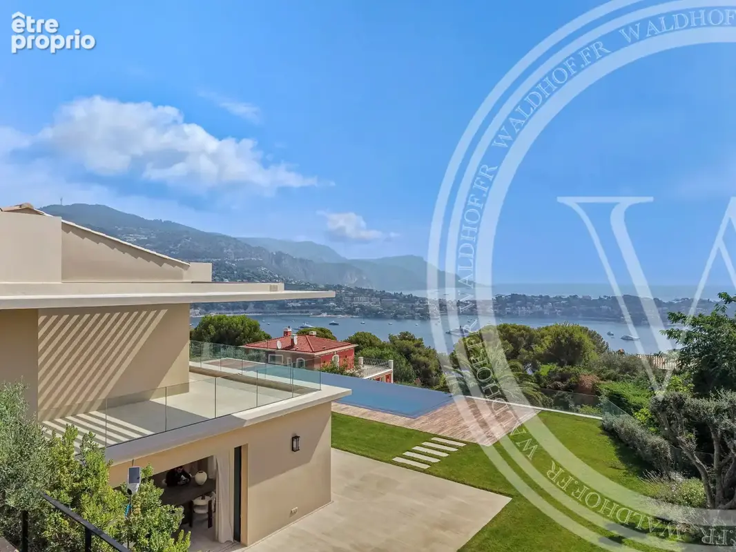 Villefranche-sur-Mer – Rade  Villa contemporaine exceptionnelle, vues sur la mer sur Cap Ferrat - photo 2