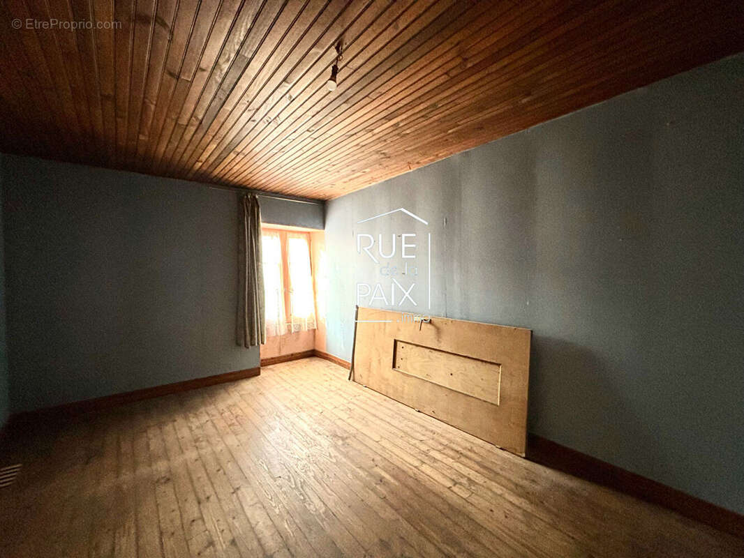 Maison à SAINT-GERMAIN-DE-LONGUE-CHAUME