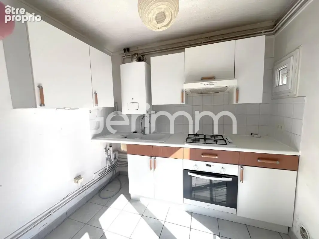 Vente - Appartement - 3 pièces + cuisine - 49 m² - 119 000 € - - photo 2