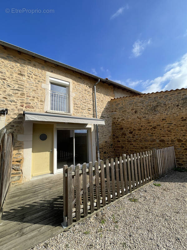 Appartement à LA TOUR-DE-SALVAGNY