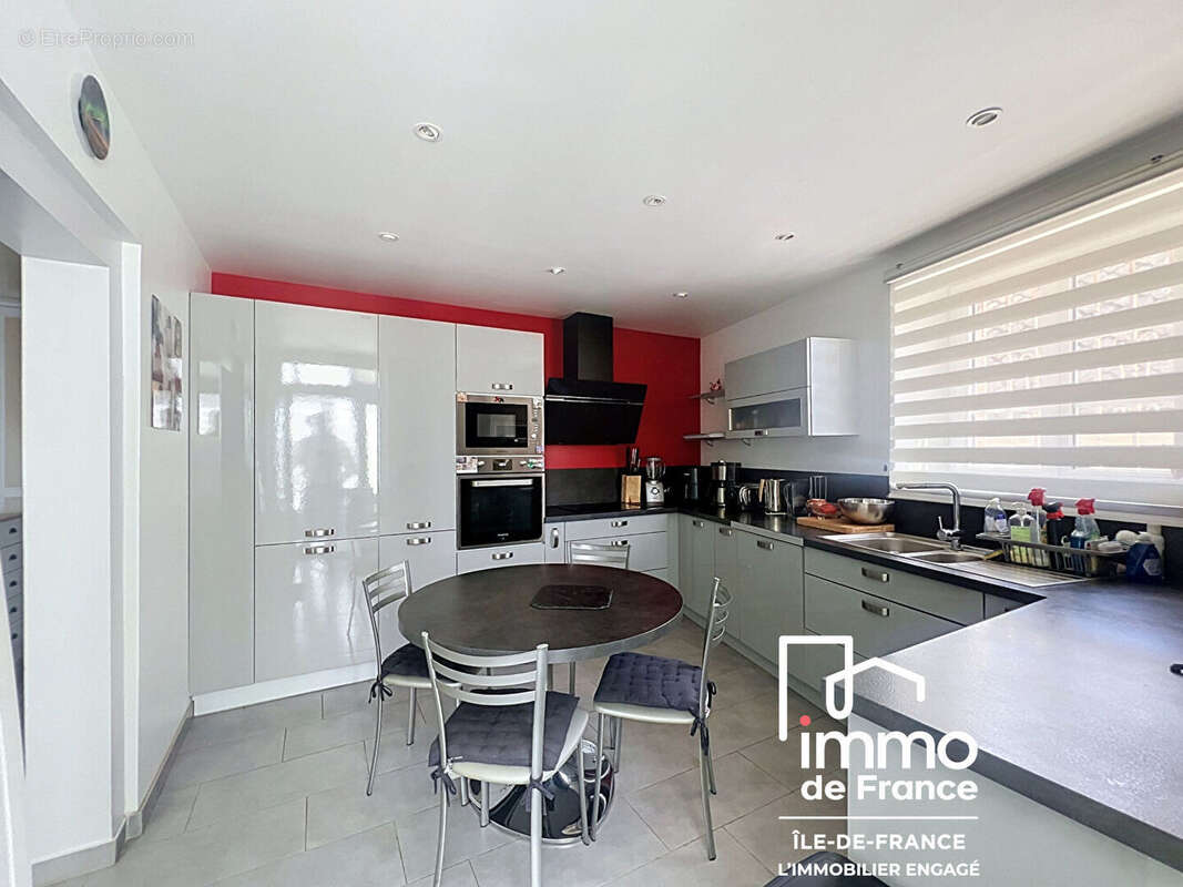 Charmante maison de 6 pièces à vendre à Landelles - 245 000 - photo 6