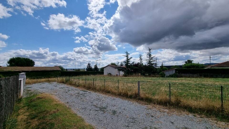 Terrain à MONTBRISON
