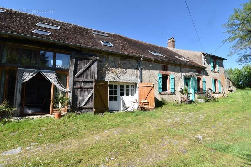 Maison à SAINT-LEGER-MAGNAZEIX