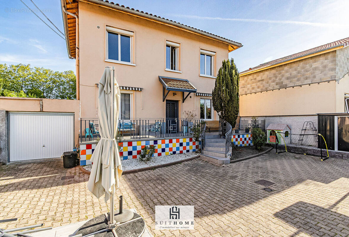 Maison à VAULX-EN-VELIN