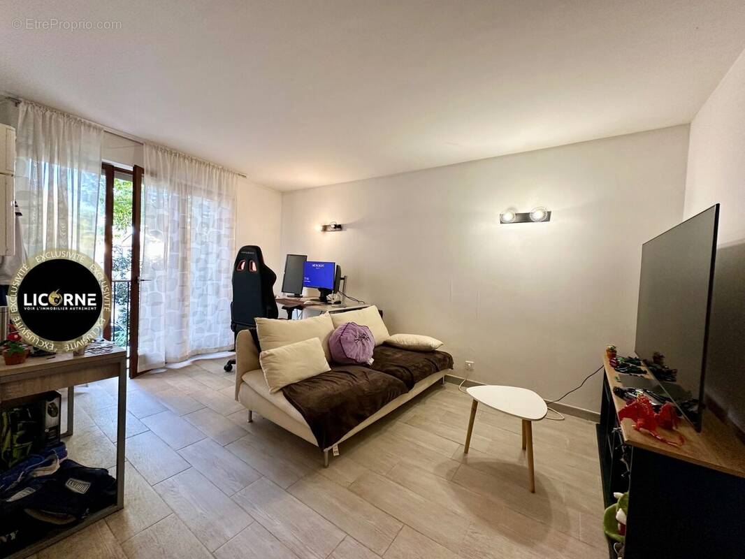 Appartement à LE PUY-SAINTE-REPARADE
