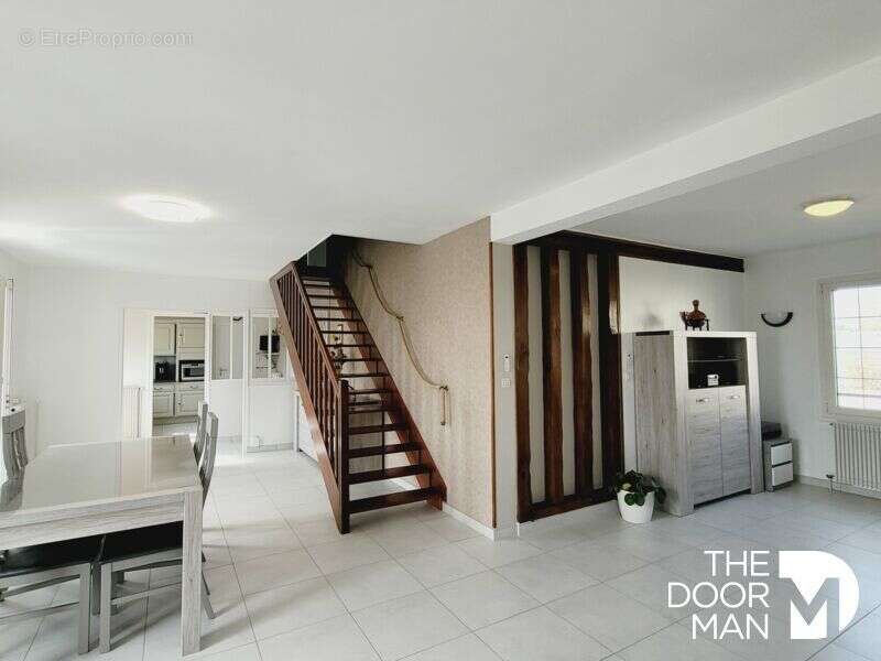 Maison à CANDE-SUR-BEUVRON