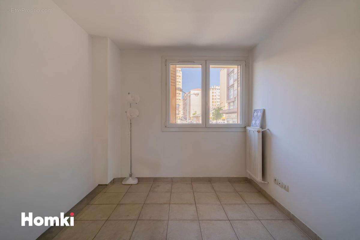 Appartement à MARSEILLE-5E