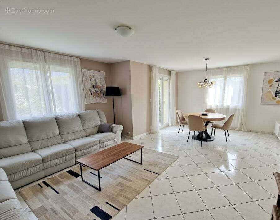 Maison à VIVIERS-DU-LAC