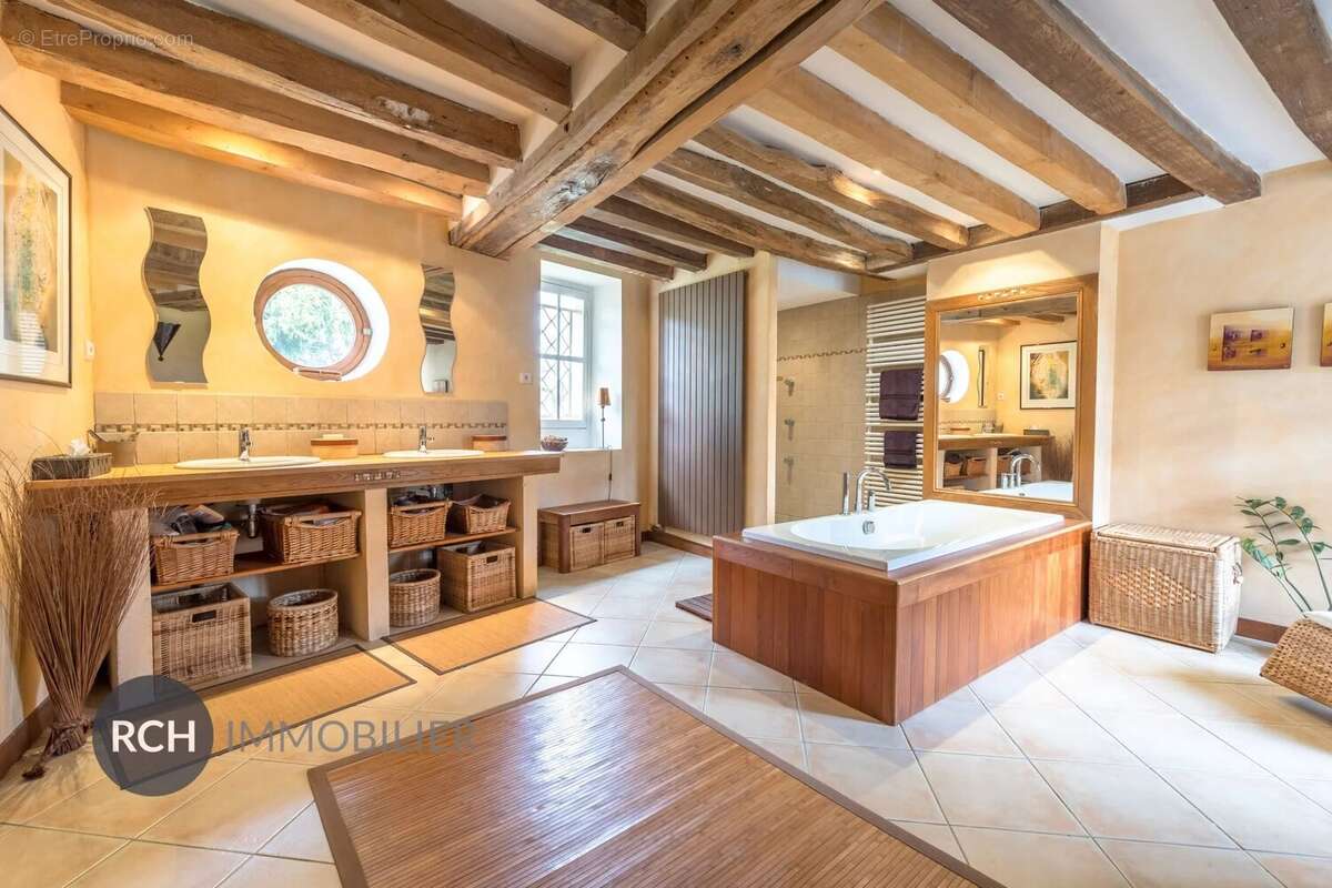 Maison à NEAUPHLE-LE-CHATEAU