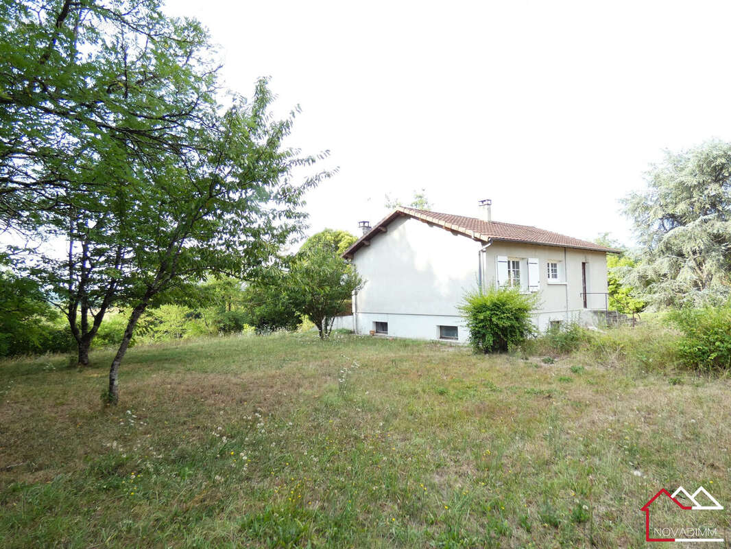 Maison 135 m² à Saint-Front-De-Pradoux  - photo 2