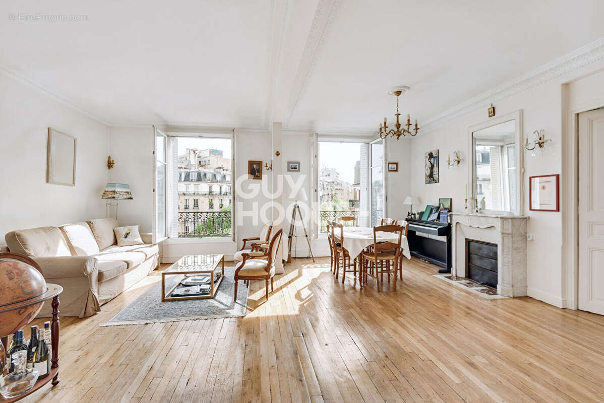 Appartement à PARIS-15E