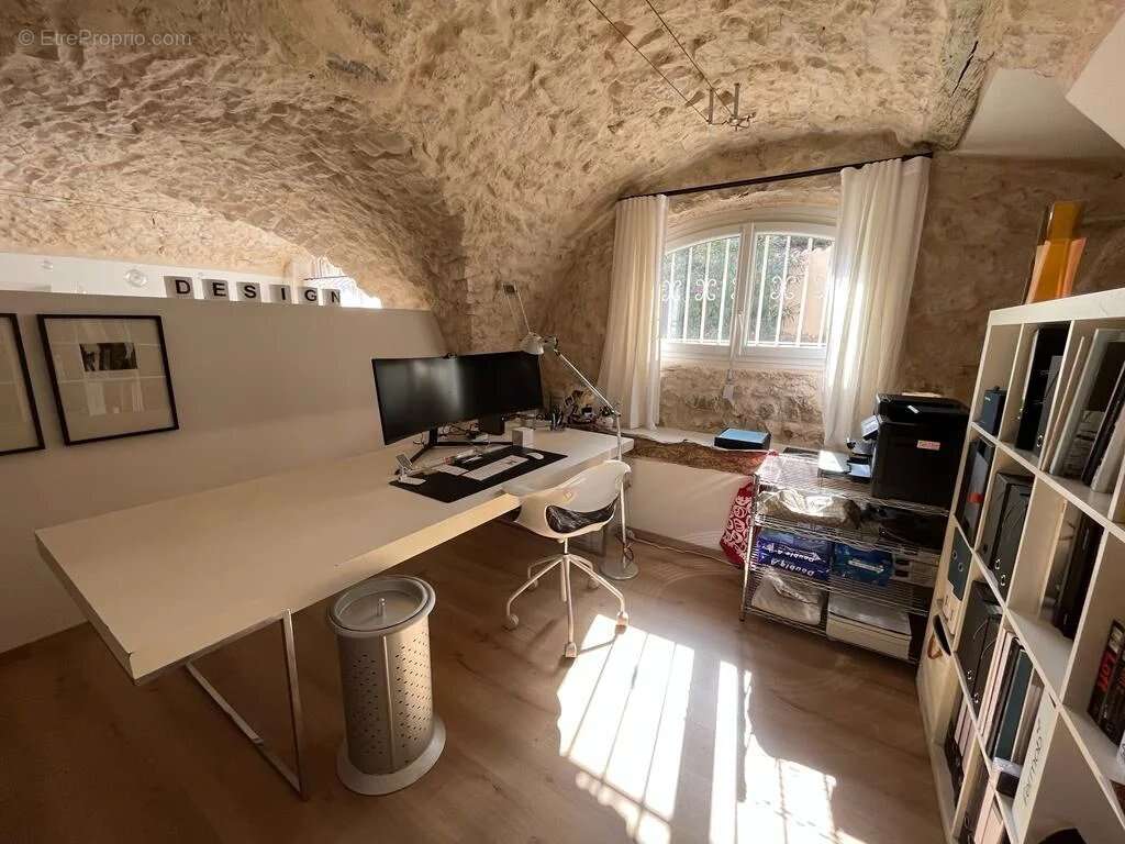 Appartement à ROQUEFORT-LES-PINS