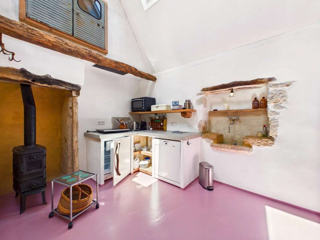 Propriété de caractère avec maison principale, annexes et piscine sur plus de 4,7 ha - photo 11