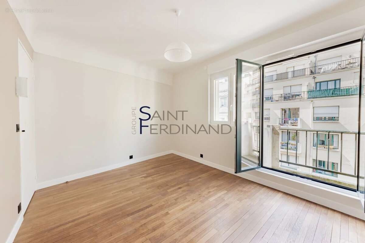 Appartement à PARIS-7E