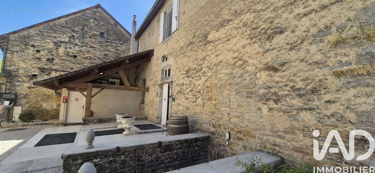 Maison 402 m² à Chateau-Chalon  - photo 2
