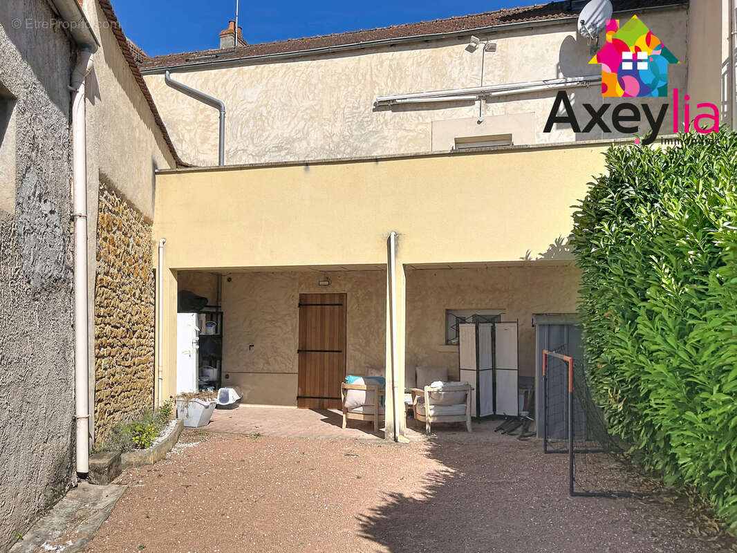 Maison familiale de 153m2 environ avec cour et vue sur le port - photo 18